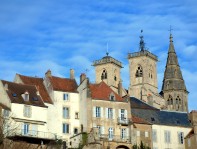 Une vue de la cité médiévale de Semur en Auxois